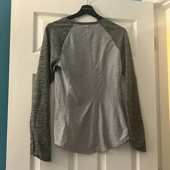 The North Face Women’s Gray Long Sleeve T-Shirt - Picture 4 of 4